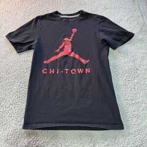 Nike Air Jordan Chi Town Chicago T Shirt Men's Small Black Red‎